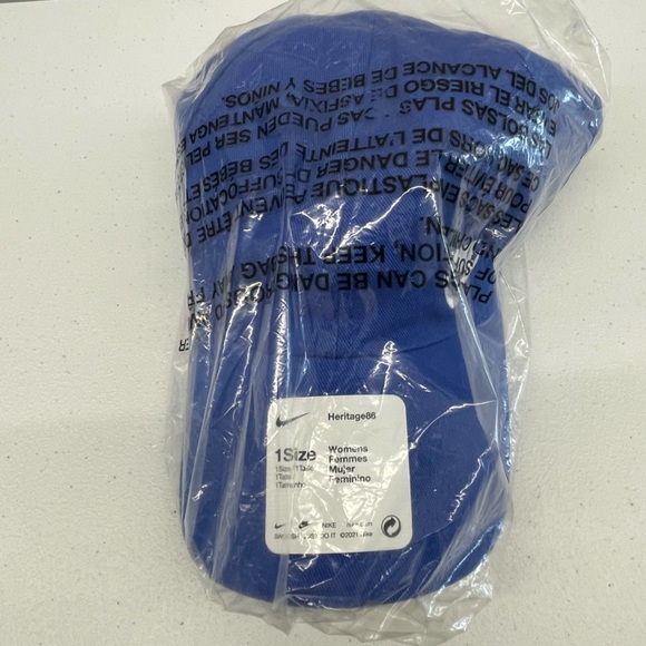 Nike Heritage 86 Women’s Ball Cap- NWT - Picture 2 of 2
